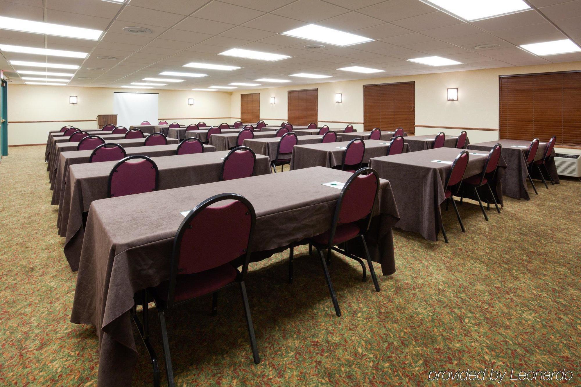 Country Inn & Suites By Radisson Bismarck Waterpark Business photo